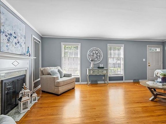 4th image of 5004 W 57th St