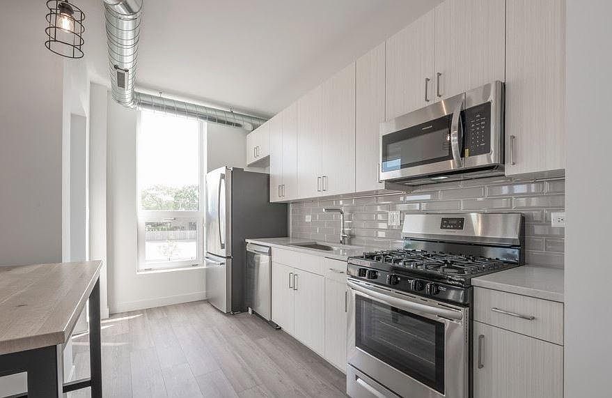 1st image of 2408 W Hutchinson St #315