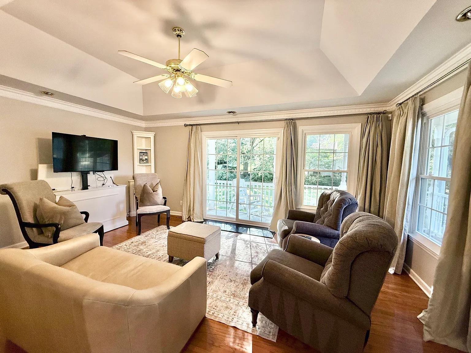 3 bed, 1300 sqft, $4,000 — Photo 3