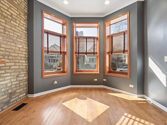 5th image of 1129 N Mozart St #1