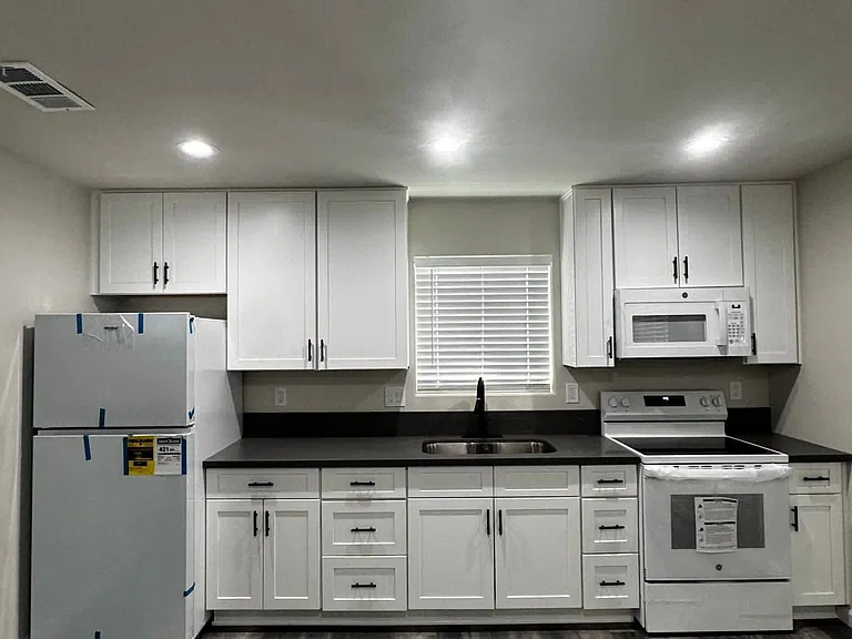 938 Zapata St #A — Photo 2