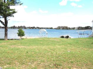 1062 Castle Dr, Weidman, MI 48893