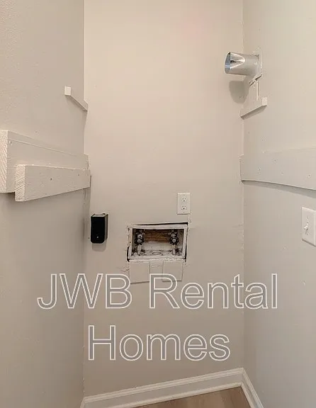 835 E Union St — Photo 11