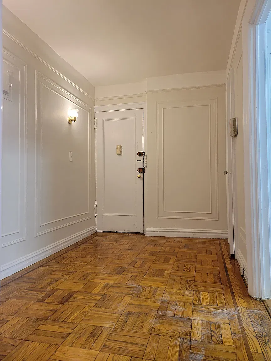 110 Seaman Avenue — Photo 3