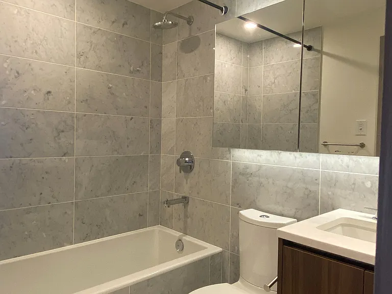 95 McMahon Dr #903 — Photo 7