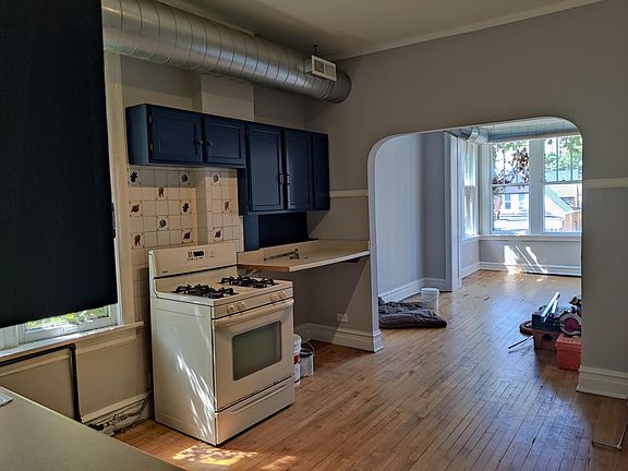 3rd image of 2223 W Augusta Blvd #2F