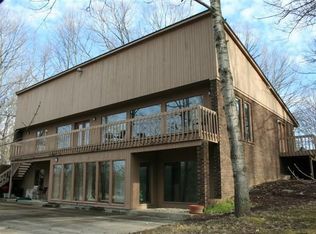 13048 Lashbrook Ln E, Brighton, MI 48114