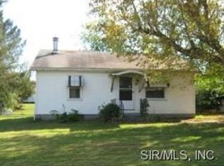 104 S 4th St, Mulberry Grove, IL 62262
