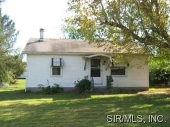 104 S 4th St, Mulberry Grove, IL 62262