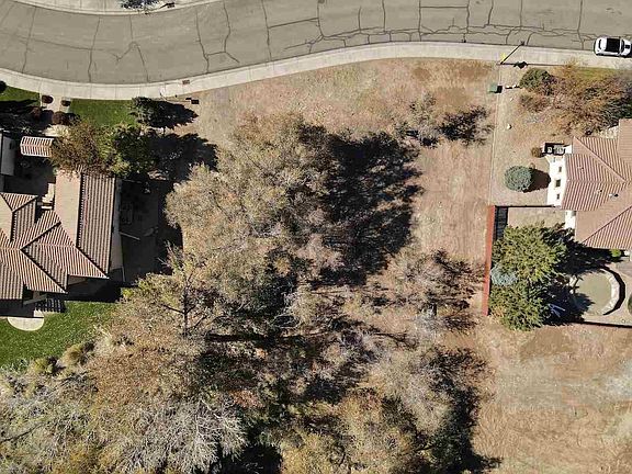 3rd image of 414 High Pointe Dr
