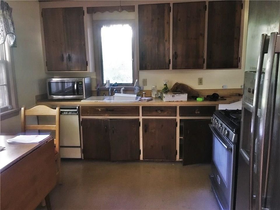 2nd image of 13 Valley Cres