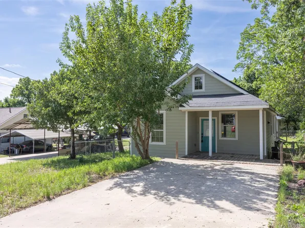 205 E 2nd St, Hearne, TX 77859