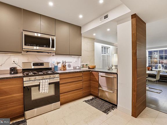 3rd image of 1233 Potomac St NW