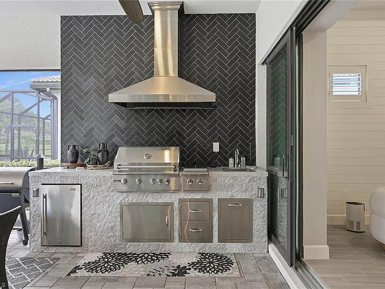 2738 Aviamar Cir — Photo 30