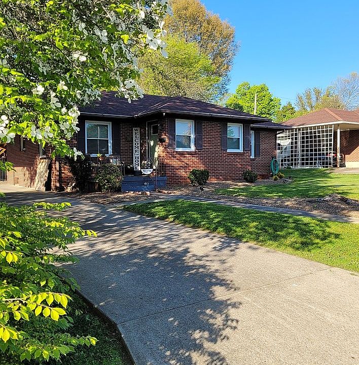 1st image of 745 Devonshire Dr