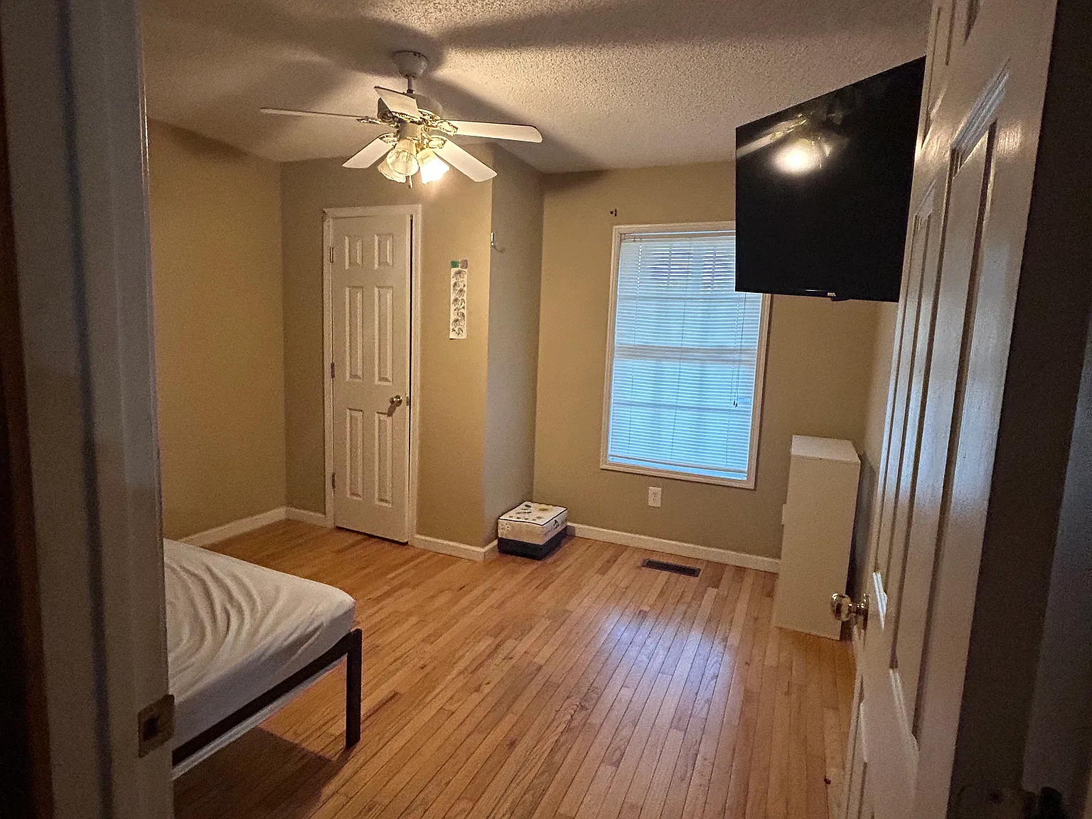 3 bed, 2464 sqft, $2,250 — Photo 4