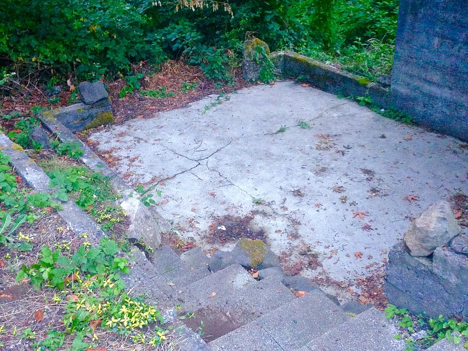 Lower Garden Terrace