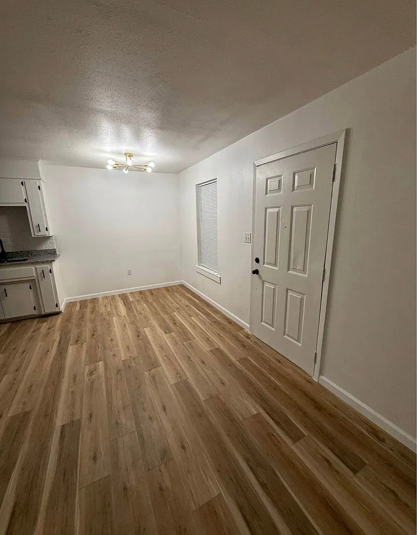 Longview St. Apartments — Photo 2