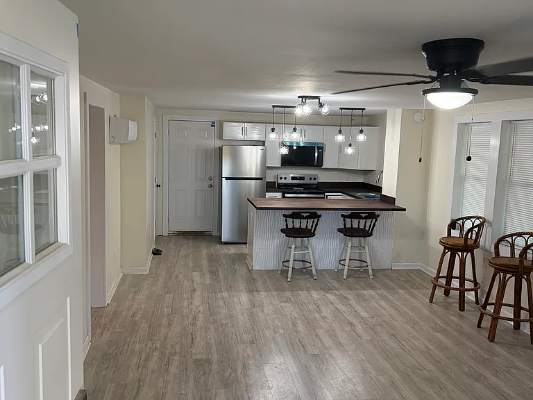532 W 4th Ave — Photo 2