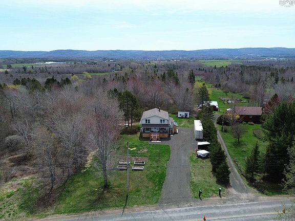 2nd image of 828 Clarence Rd
