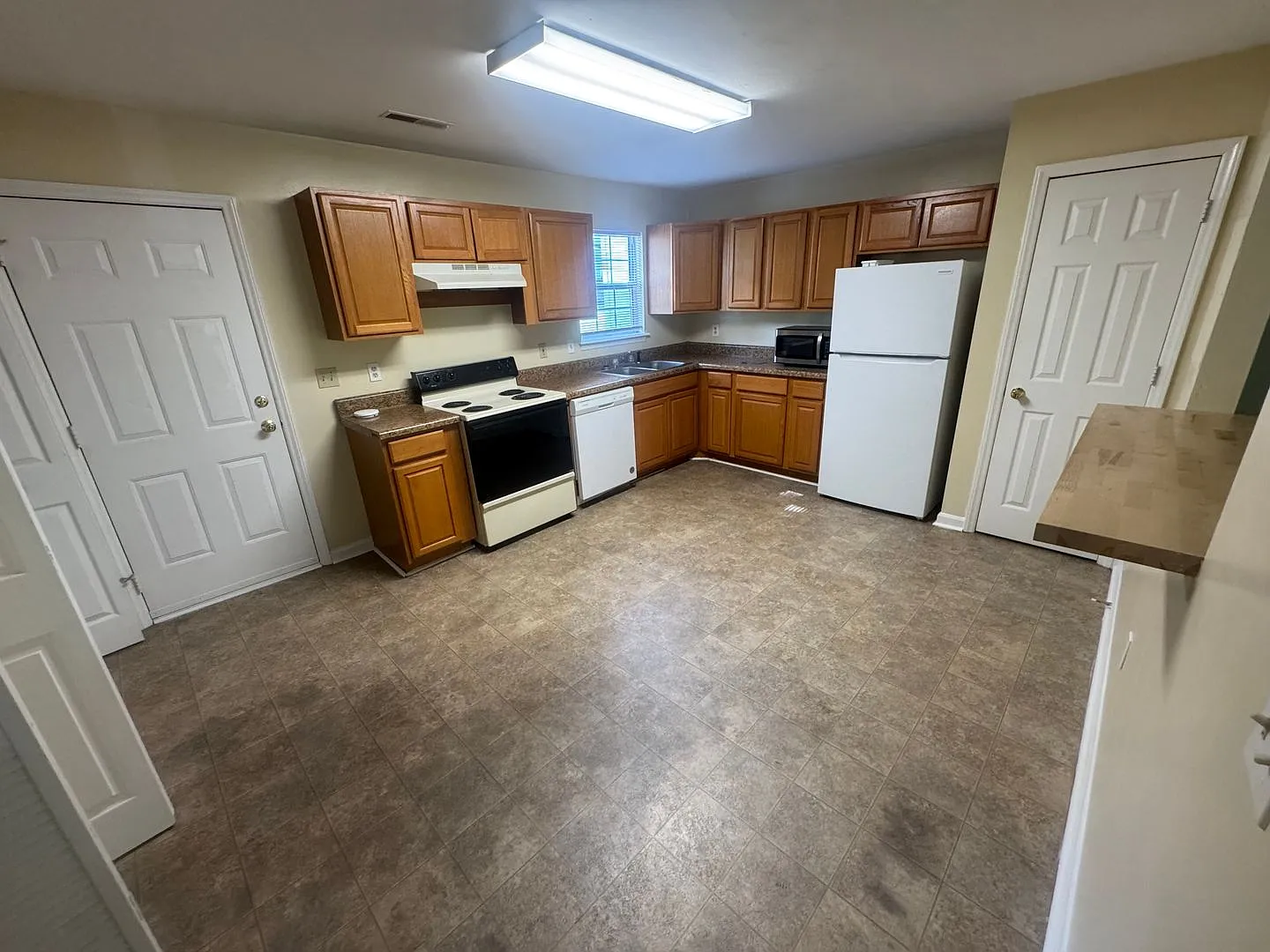 Blacksburg 4 bed, 2.5 Bath Available Now — Photo 4