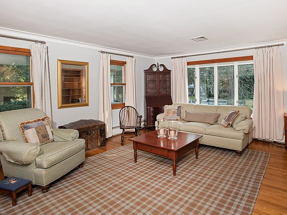4th image of 7 Amante Dr