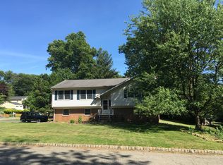 14 Cedar Ridge Ln, Randolph, NJ 07869