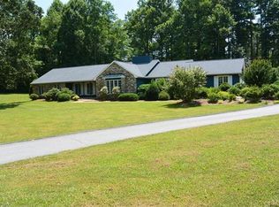 104 Red Fox Ln, Flat Rock, NC 28731