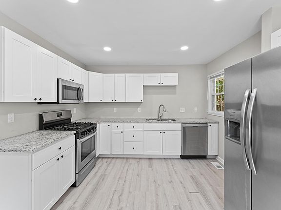 5th image of 1019 Martin Ave
