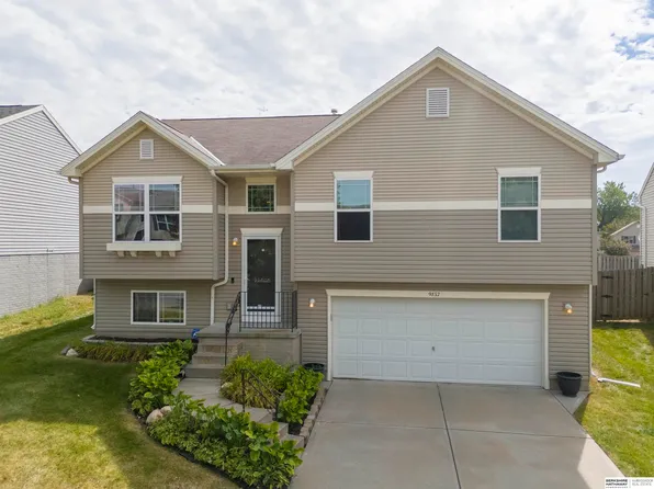 9157 Weber St, Omaha, NE 68122