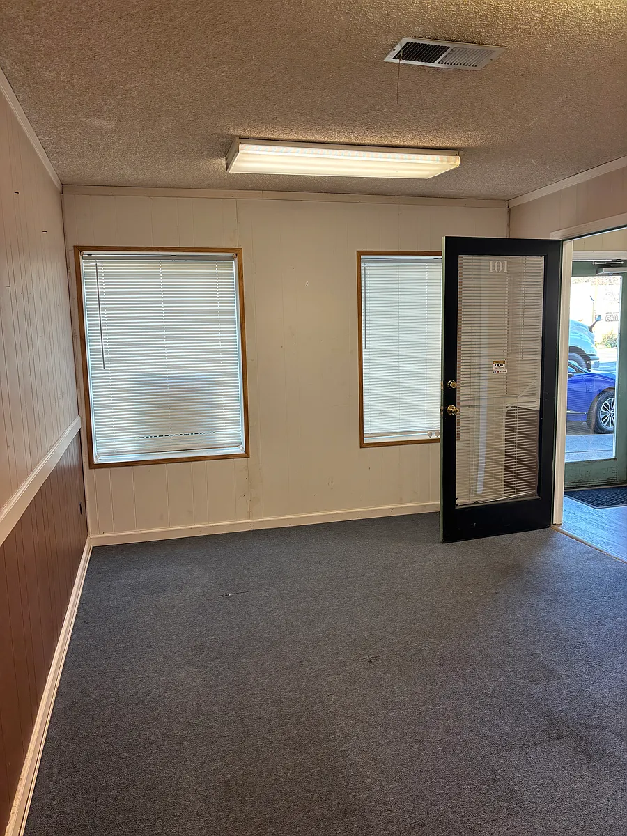 Building Photo - 21152 Calistoga St