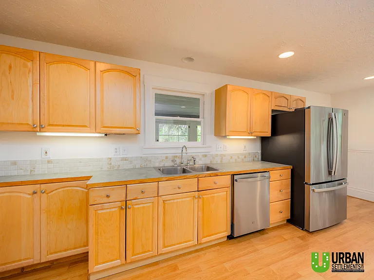 724 E Ermina Ave — Photo 12