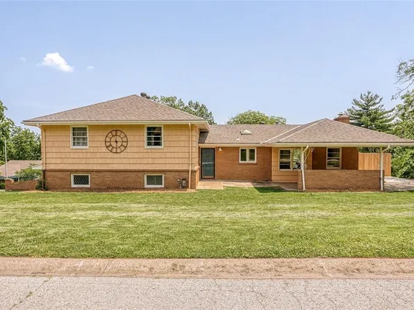 3331 NW Oakcrest Dr, Kansas City, MO 64151