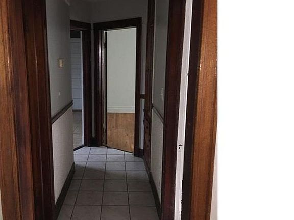 3rd image of 7841 S Burnham Ave