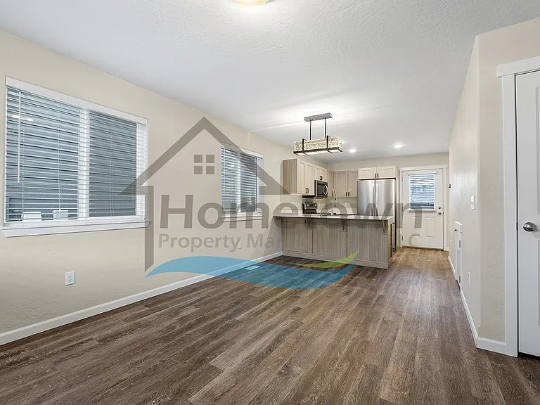 1358 N Sadee Ln — Photo 4