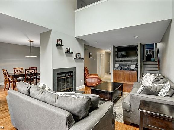 3rd image of 18 Bongart Dr