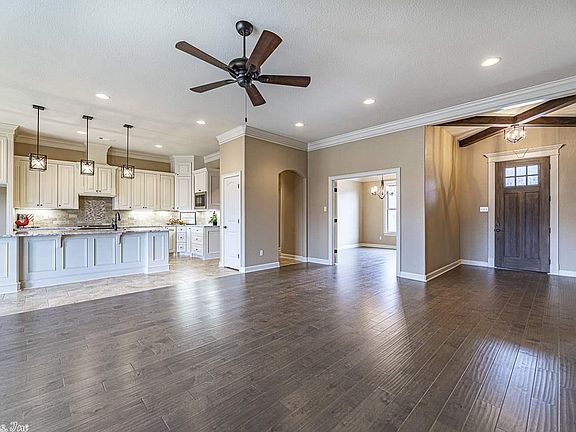 3rd image of 9701 Oak Forest Ln