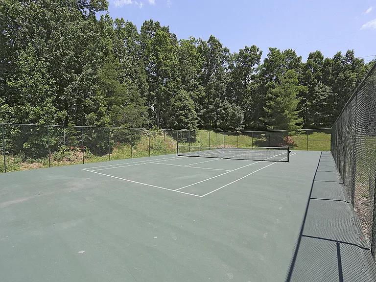 Spring Hill Apartments & Townhomes — Photo 29