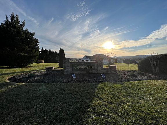4th image of 17 Hay Field Dr