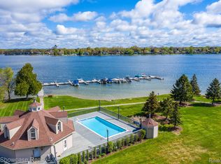 3436 Adams Shore Dr #6, Waterford, MI 48329