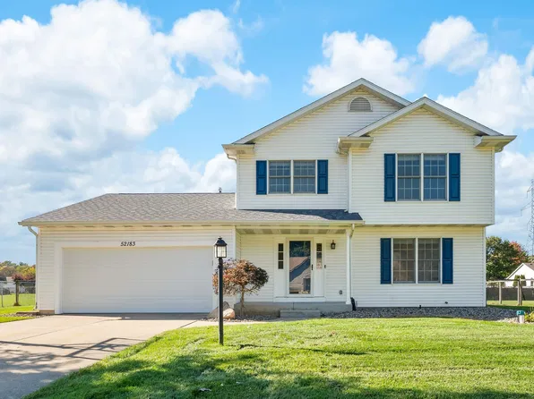 52183 Woodsedge Dr, Granger, IN 46530