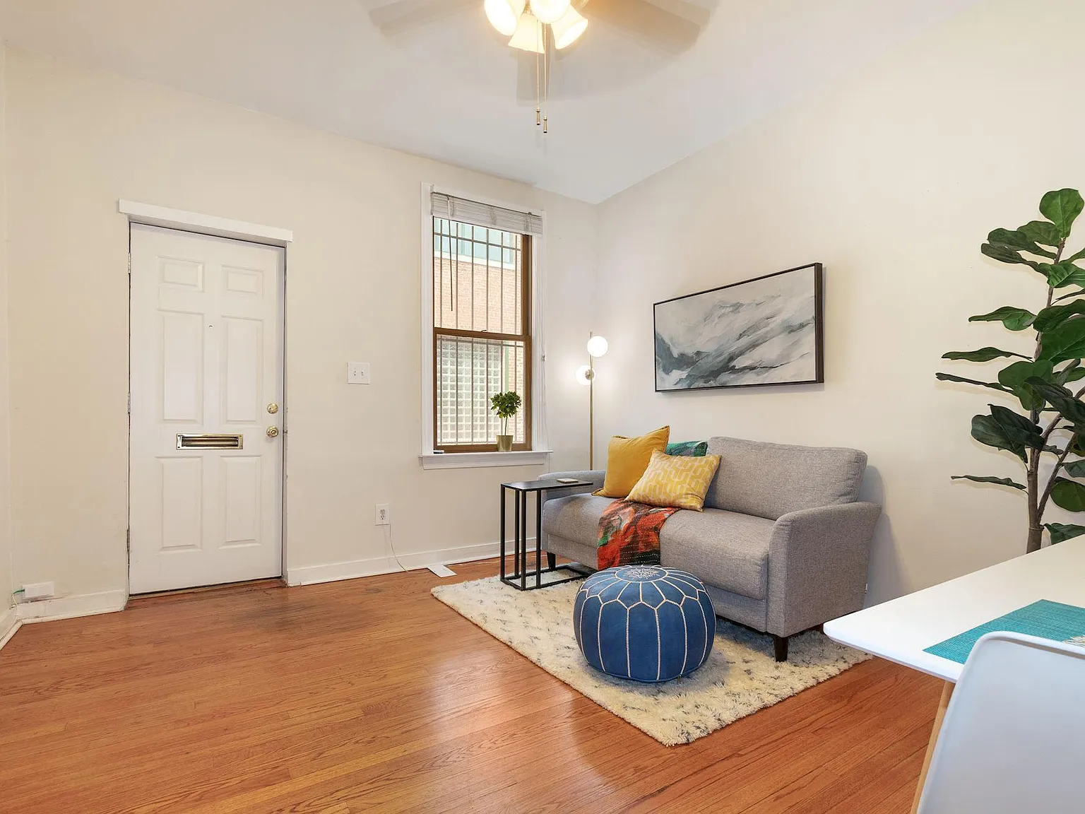 1 bed, 700 sqft, $2,411 — Photo 3