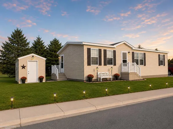 57574 Sawyer Ct, New Haven, MI 48048