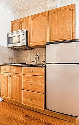 2nd image of 140 E 30th St APT 2F