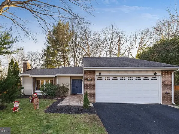 127 Victoria Pl, Sterling, VA 20164