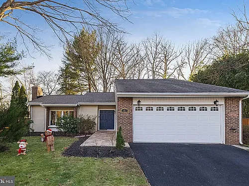 127 Victoria Pl Photo 1