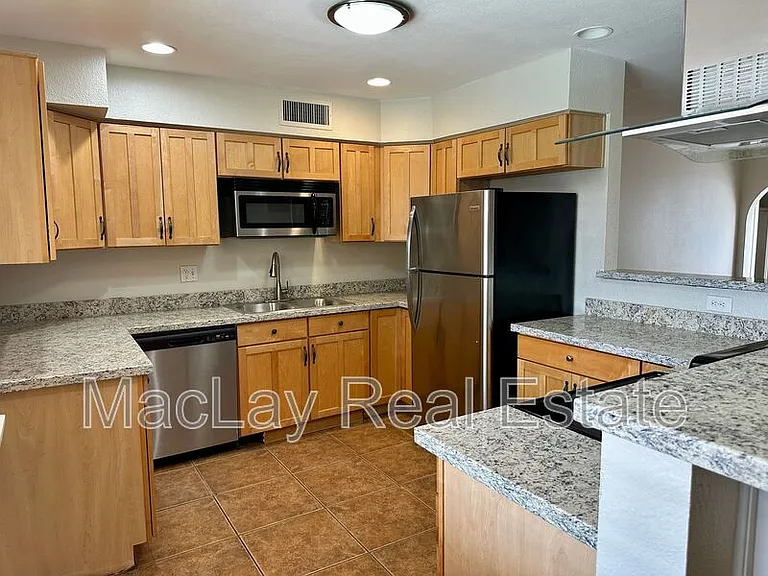 1441 E Diamond Dr — Photo 6