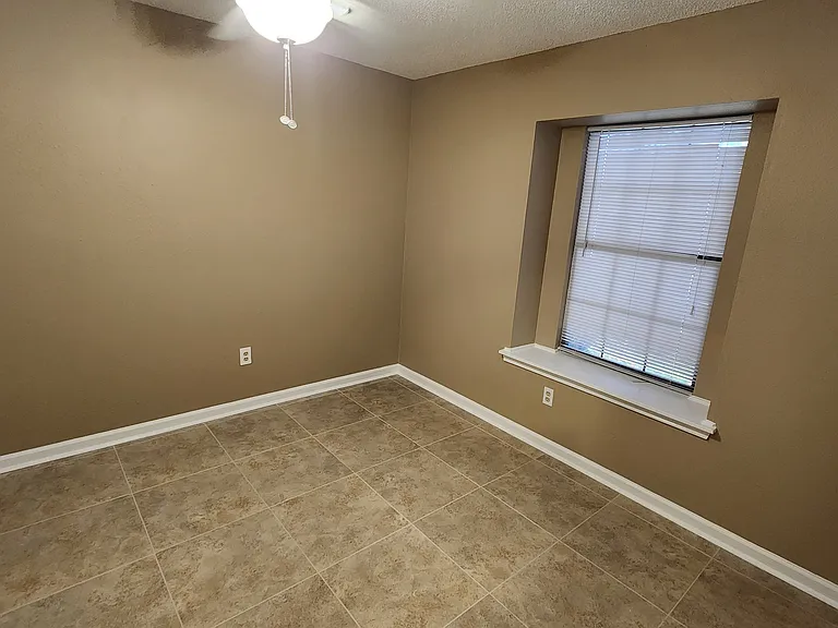 7713 Creek Wood Dr — Photo 8