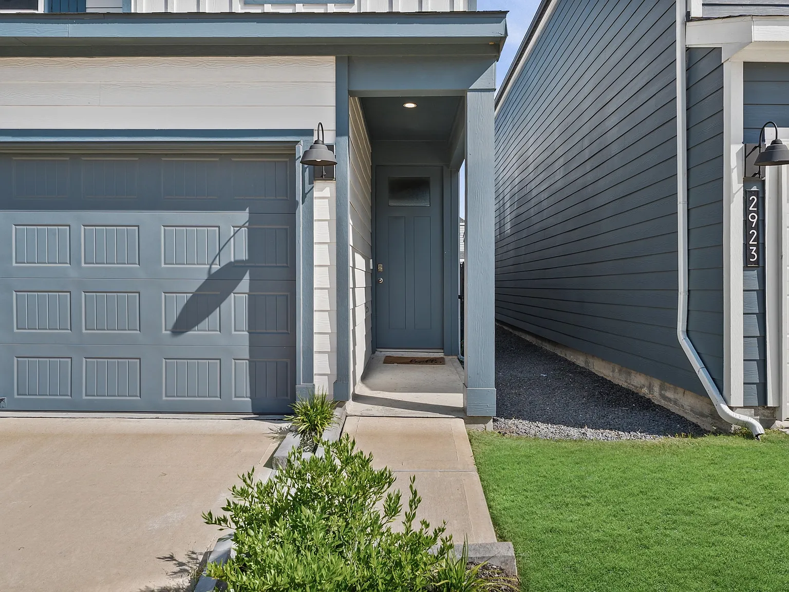 2921 Needham Ln — Photo 3