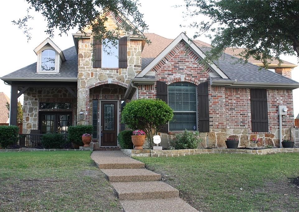 A beautiful front door and inviting front porch welcomes you as you enter this beautiful Khovnanian-built home.